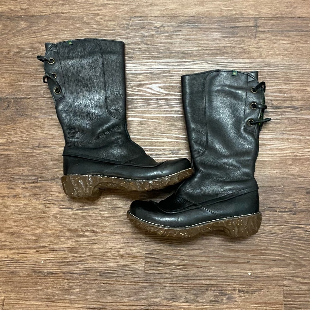 El naturalists boots size 38 Euro, US size 7.5